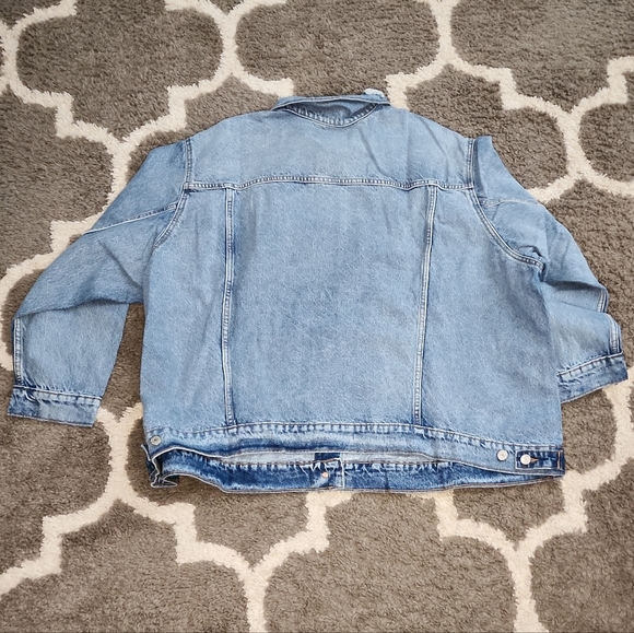 Old Navy Classic Jean Jacket - Picture 4 of 6